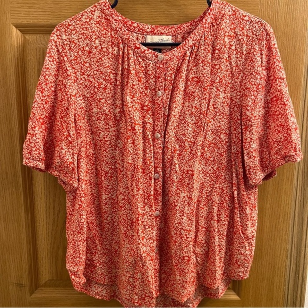 Universal Thread White and Red Blouse with Puff Sleeves and Peter Pan Collar - Picture 2 of 7